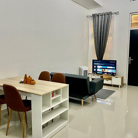 Villa Ku Villa Mu Semarang Eksteriør billede